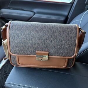 MICHAEL Michael Kors Bag in Brown and Tan